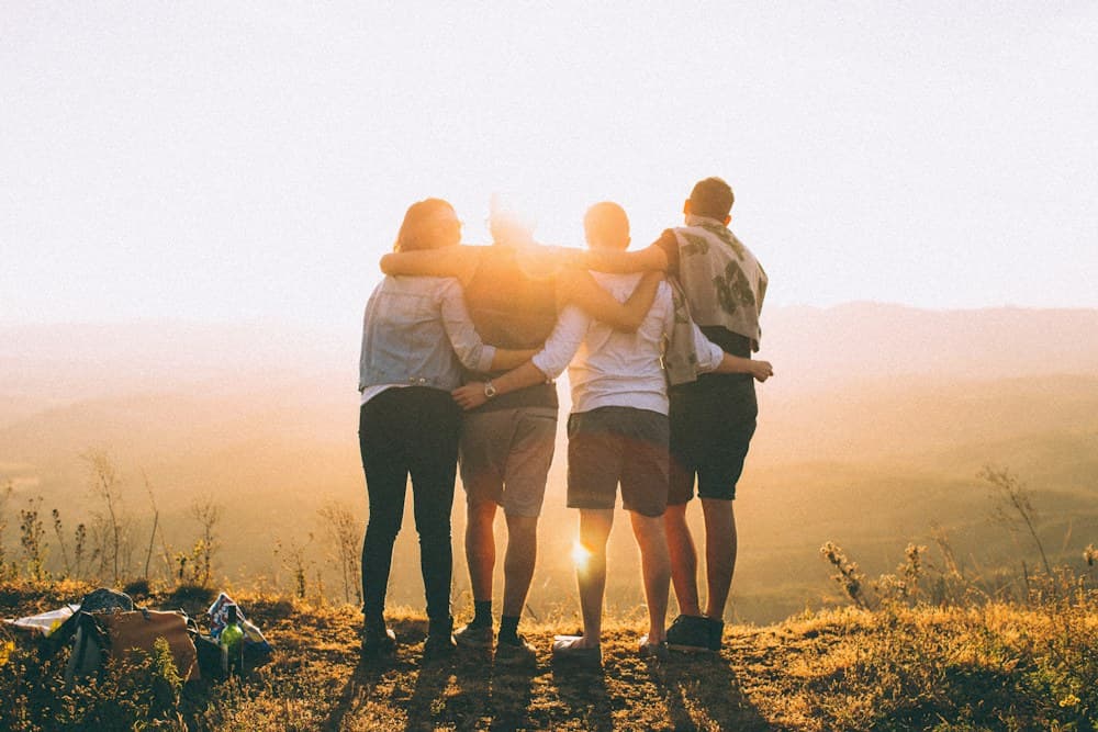 Personas compartiendo un momento al aire libre